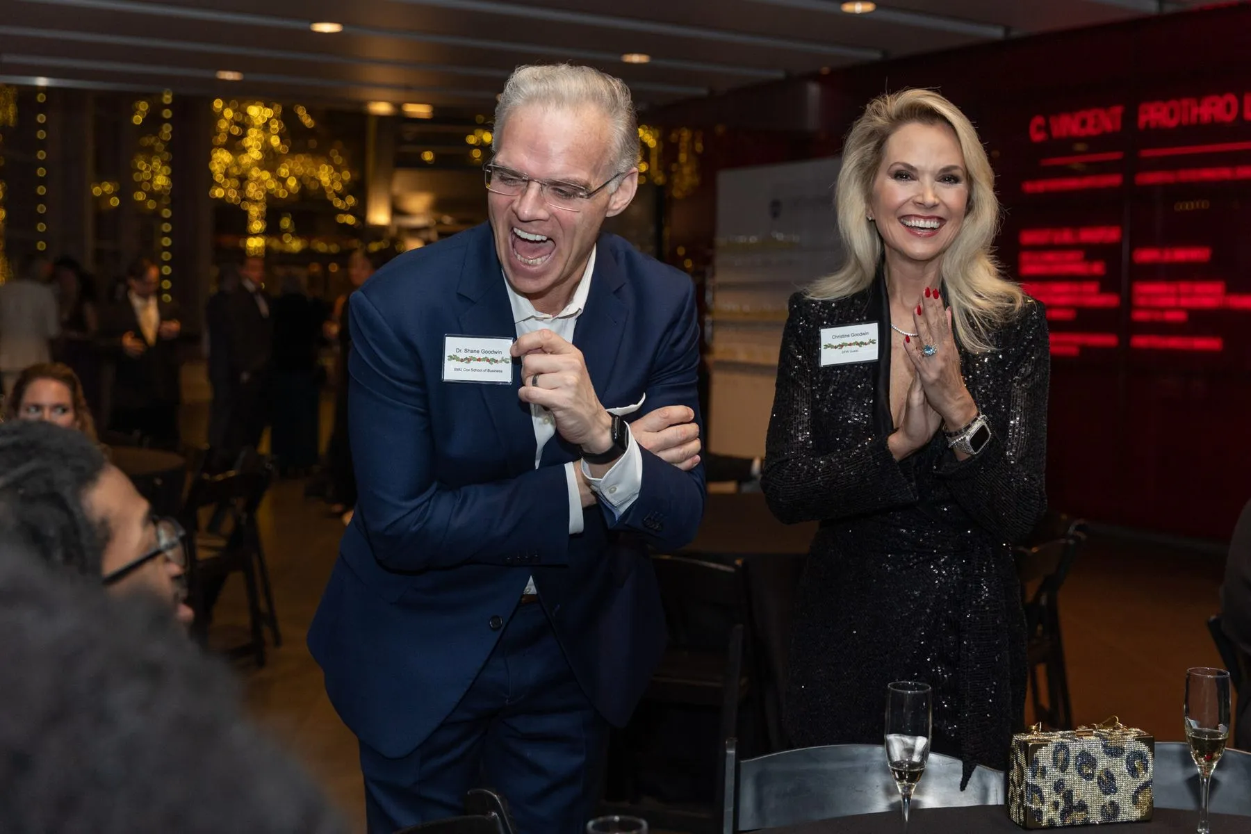 Guests reacting to Brian Masters' magic at their table